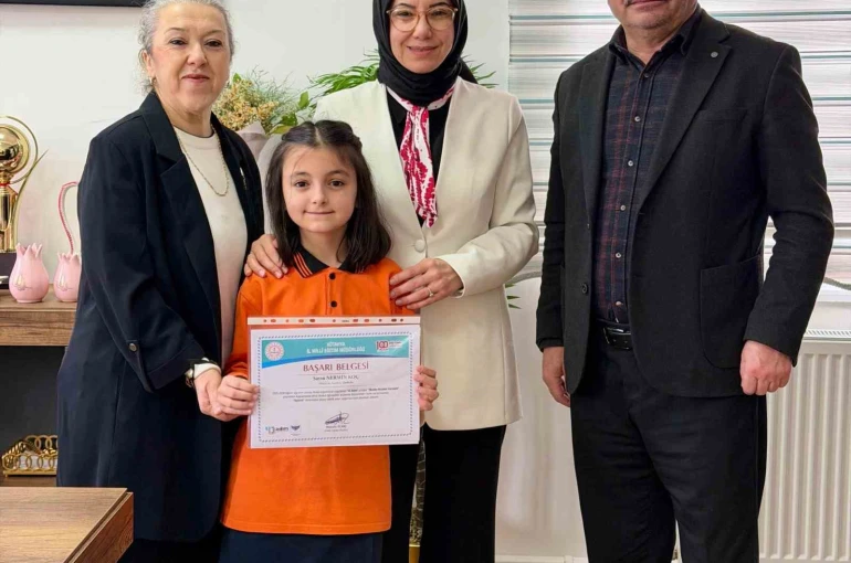 Hisarcık Atatürk İlkokulu öğrencisi resim yarışmasında il üçüncüsü oldu