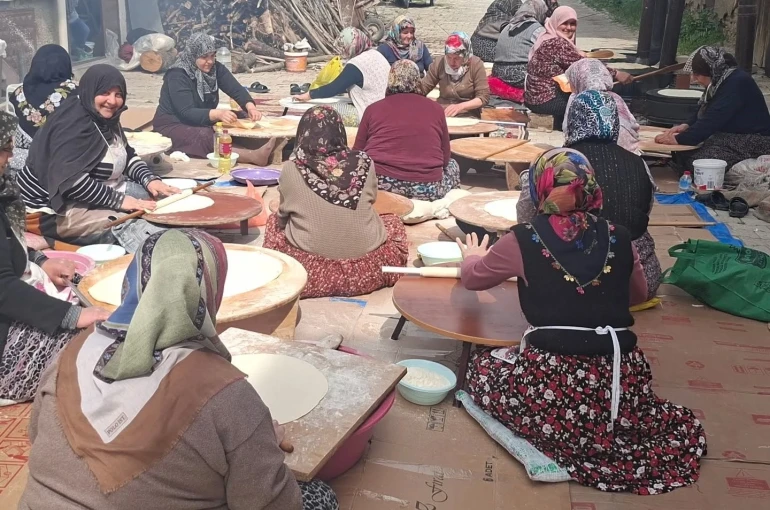 Hisarcık Cumhuriyet mahallesi kadınlarından gözleme hayrı 