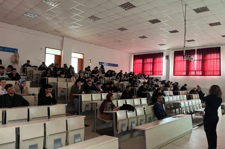 Hisarcık MYO’da "Davranışsal Bağımlılıkla Mücadele" konulu eğitim düzenlendi 