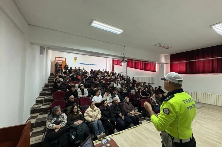 Hisarcık MYO’da "Genel Trafik Kuralları" konulu eğitim 