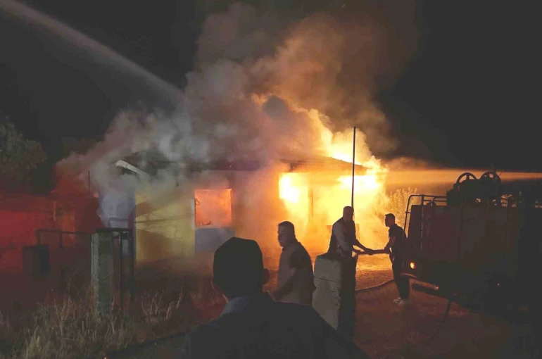 Hisarcık’ta bağ evinde korkutan yangın