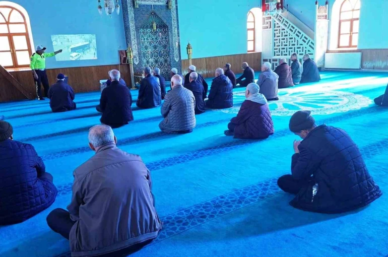 Hisarcık’ta cami cemaatine trafik eğitimi 