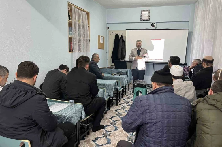 Hisarcık’ta din görevlilerine "Vaaz Becerilerini Geliştirme" konulu eğitim 