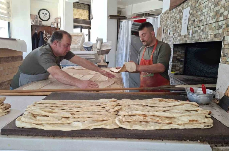 Hisarcık’ta fırıncıların lavaş mesaisi