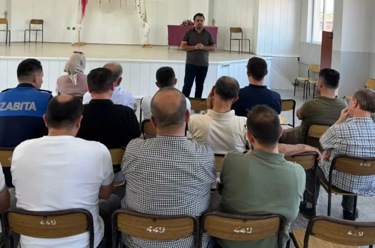 Hisarcık’ta Hayat Üniversitesi Projesi kapsamında "Hükümet Sistemleri ve Devlet Teşkilatı" konulu eğitim düzenlendi 