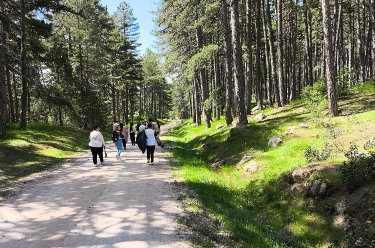 Hisarcık’ta özel öğrencilerinde katıldığı doğa yürüyüşü 