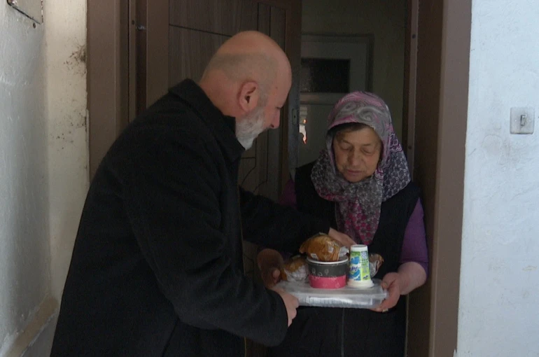 Hizmetleriyle gönüllerde taht kuran Başkan Çolakbayrakdar’a dualarla teşekkür 