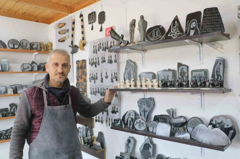 Hobi olarak başladığı mesleğinde 25 yıldır ekmeğini taştan çıkarıyor 