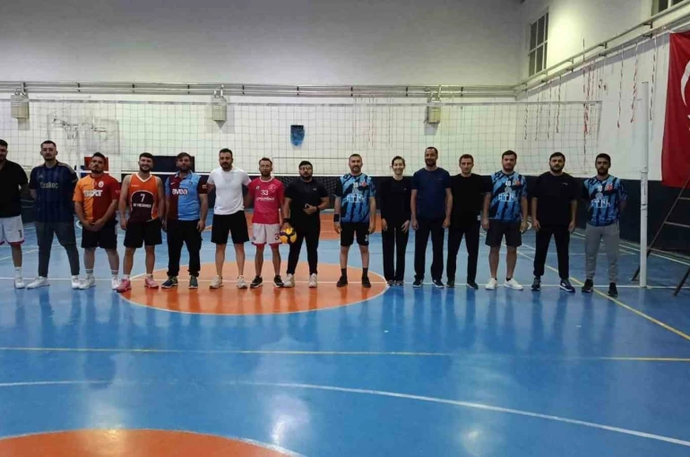 Hocalar’da voleybol turnuvası final heyecanı 