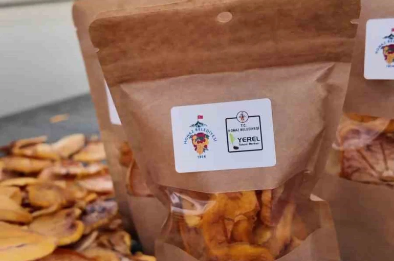 Honaz’ın meşhur cennet hurmasının cips olarak sofralara yolculuğu başladı 