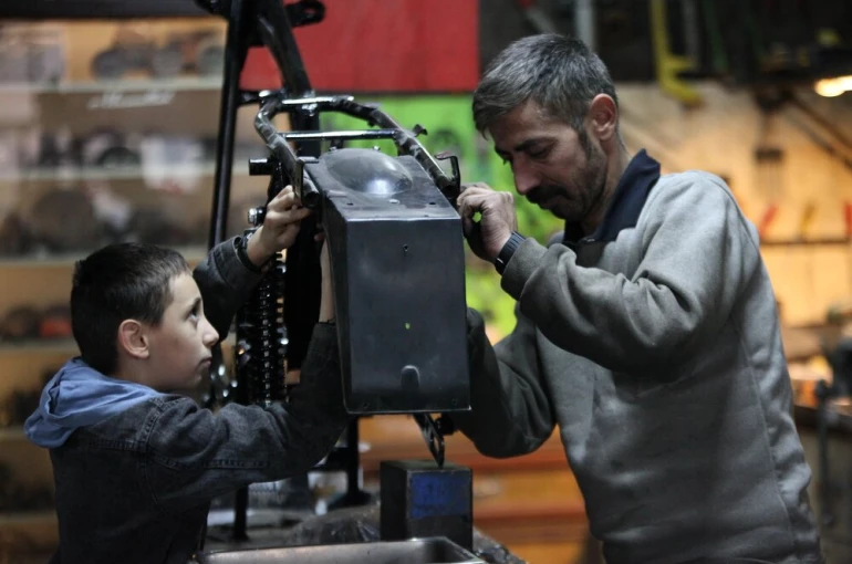 Hurdaya dönen Jawa motosikletler atölyede yeniden gün yüzüne çıkıyor