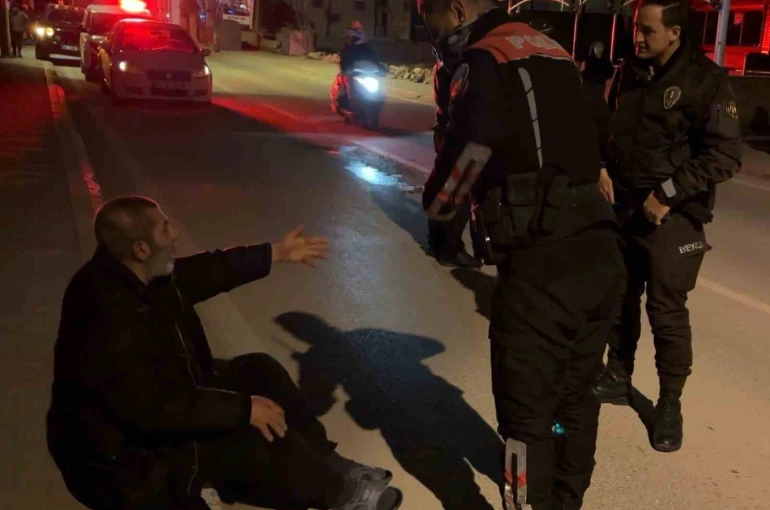 Husumetli komşular arasında mahkeme kararı sonrası kavga: 2 yaralı 