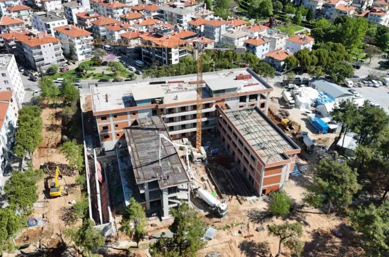 Huzurevi yeniden inşa ediliyor 