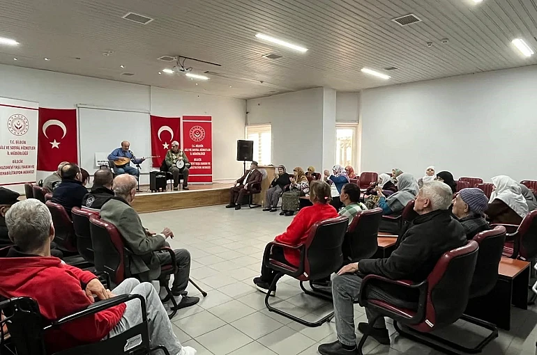 Huzurevinde halk oyunları ile renkli anlar yaşandı 