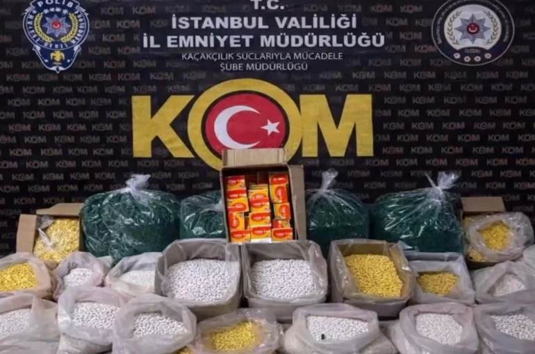 İstanbul'da sahte ve kaçak ilaç deposuna suçüstü baskın: 1,5 milyon sahte hap ele geçirildi, 2 gözaltı