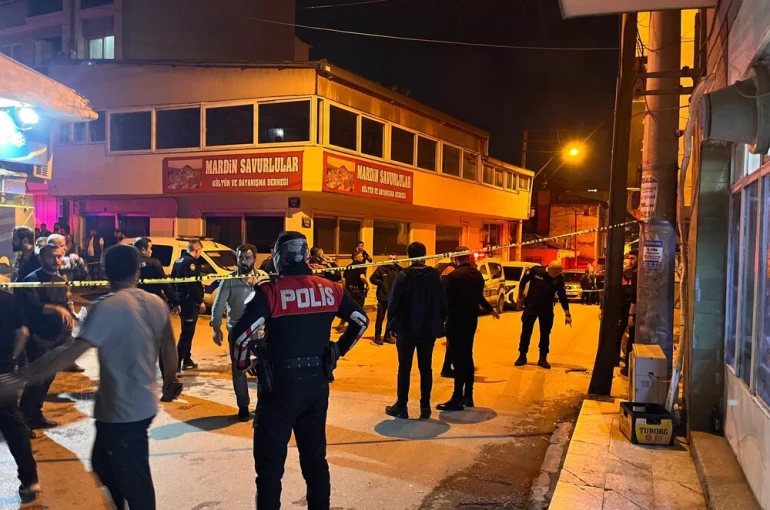 İzmir’de silahlı saldırı: 1 ölü, 3 yaralı