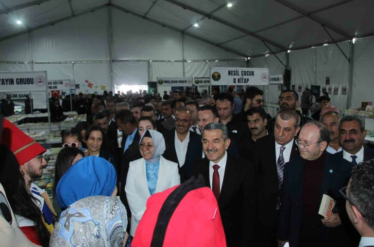 İdil Kitap Fuarı ve Kültür Şöleni başladı 