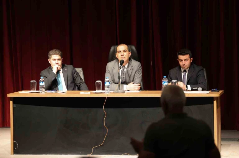 Iğdır Valisi Taşolar, muhtarların taleplerini dinledi