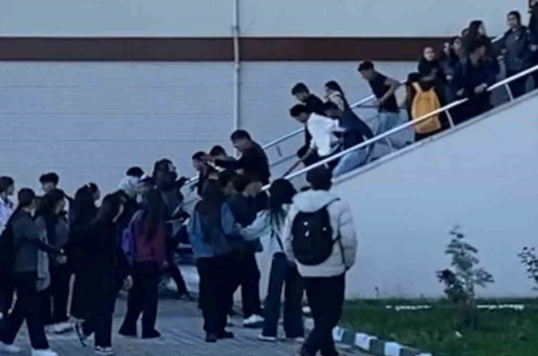 Iğdır’da eli sopalı şahıslar okul bastı 