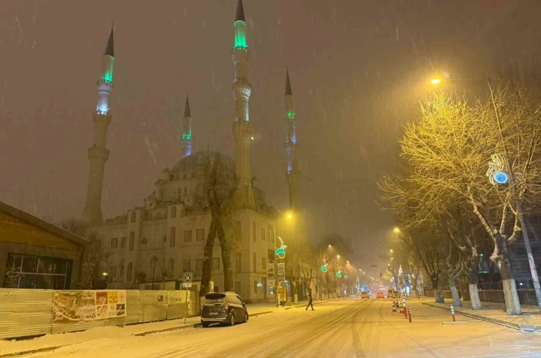Iğdır’da kar yağışı etkisini sürdürüyor 