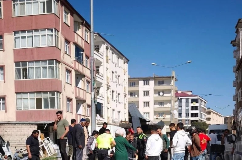 Iğdır’da otomobil motosiklete çarptı: 1 yaralı 