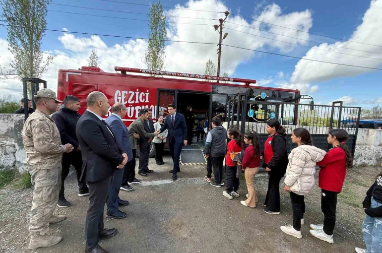 Iğdır’ın Cennetabat köyünde gezici kütüphane öğrencilerle buluştu 
