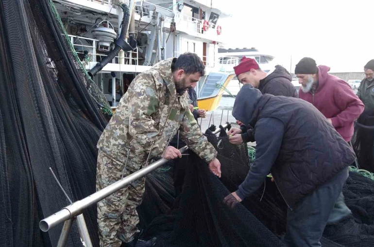 İğneada ve Gürcistan açıklarındaki hamsi avı beklentileri karşılamayınca balıkçılar erken paydos etti 