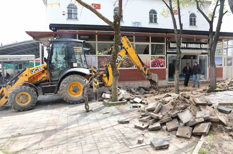 İhsaniye eski köy meydanı modern bir görünüme kavuşuyor 