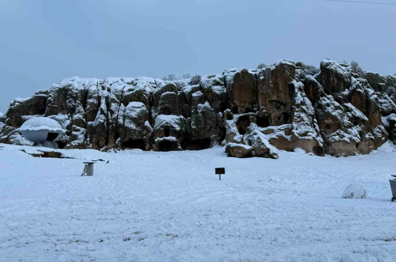 İhsaniye’de yoğun kar yağışı 