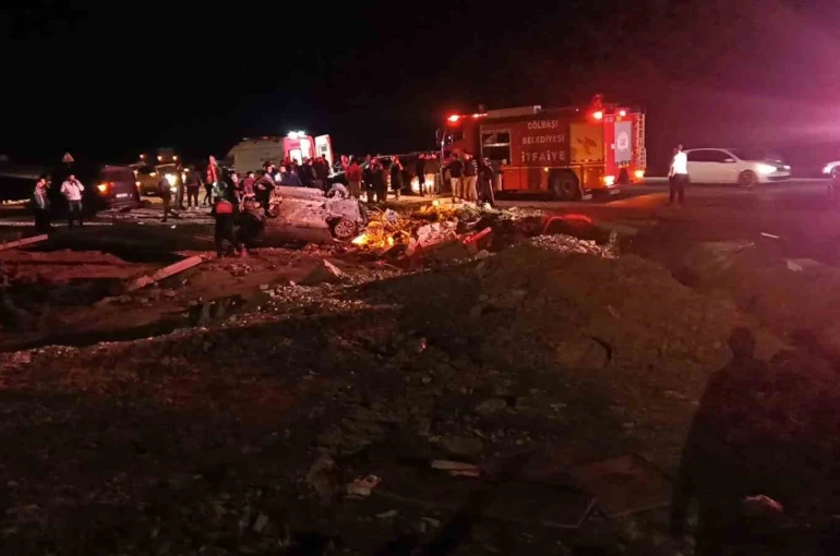 İki otomobil çarpıştı: 1’i ağır, 2 yaralı 