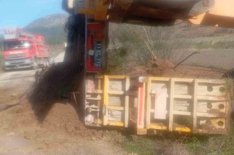 İl Özel İdareye ait tırın dorsesi yandı 