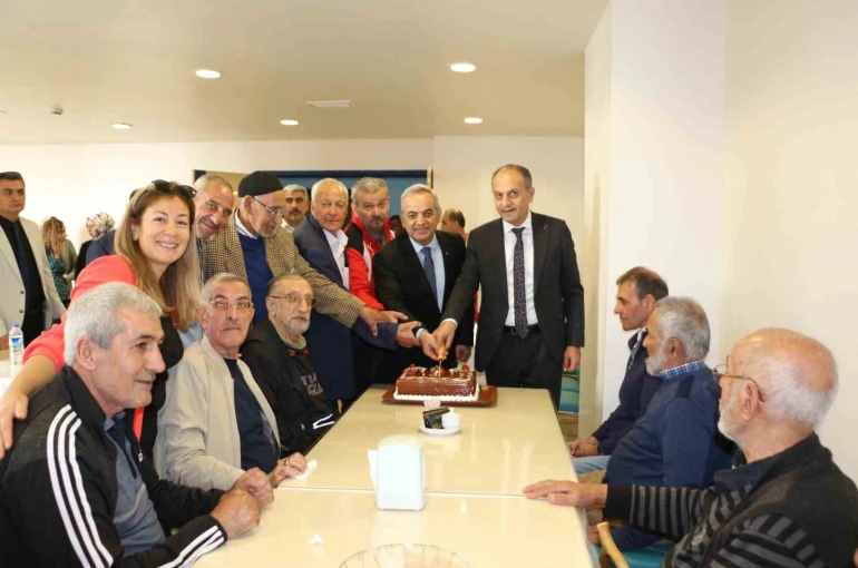 İl Sağlık Müdürü Gecekuşu, huzurevi sakinleriyle bir araya geldi