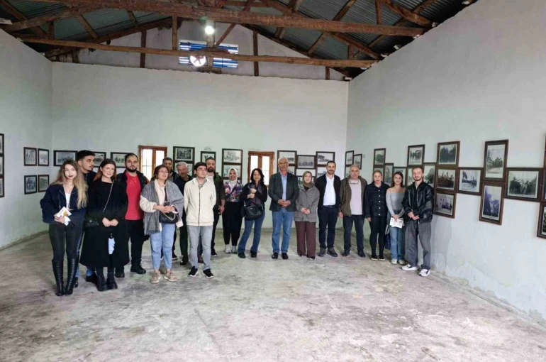 İletişim Fakültesi öğrencileri Kozan’ın kurtuluşuna tanıklık eden tarihi belgeleri yerinde inceledi 