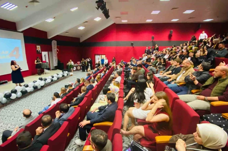 İletişim öğrencileri sektör temsilcileriyle buluştu 