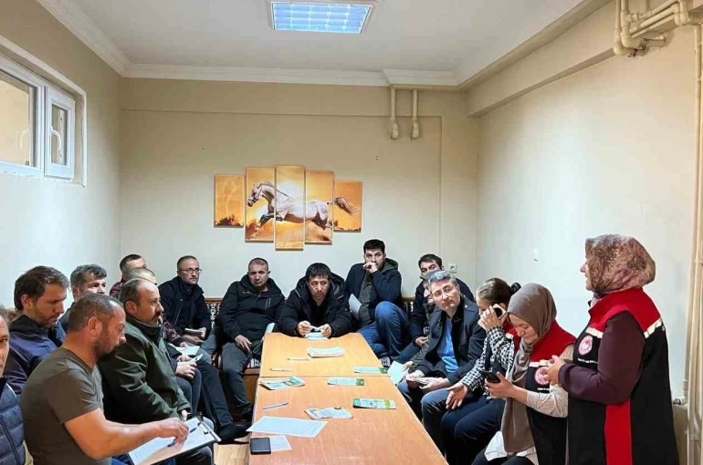 İliç’te üreticilere B-Reçete sistemi anlatıldı 