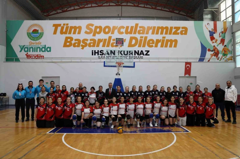 İlkadım’dan sporculara eğitim desteği 