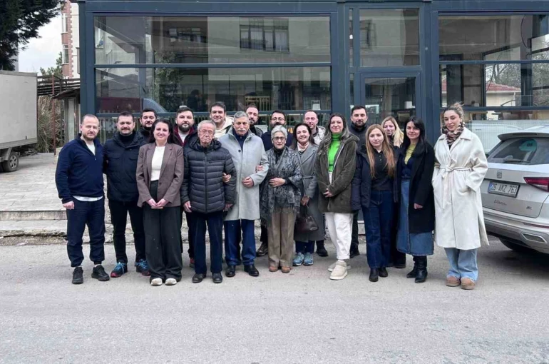 İlkokul arkadaşları 24 yıl sonra buluştu