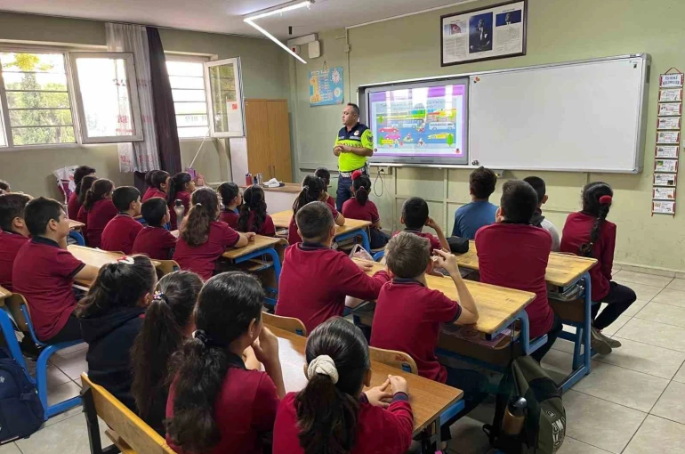 İlkokul öğrencilerine trafik eğitimi verildi