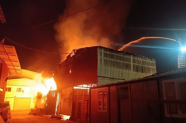 İmalathanesi kundaklanan iş adamı yargılama sürecinin uzatılmasına tepki gösterdi 