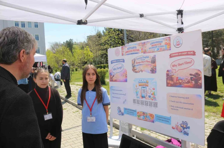 İmam Hatipli öğrenciler projelerini Arapça ve İngilizce olarak tanıttı 