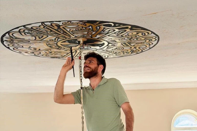 İmamın sanat sevgisi camiye yansıdı