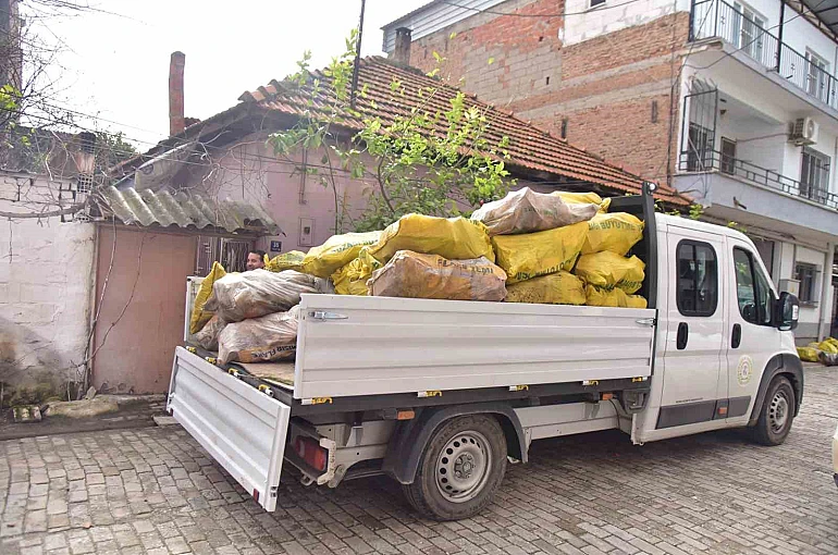 İncirliova Belediyesi’nden ailelere yakacak desteği 