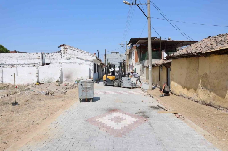 İncirliova’da 3 sokakta yol yenileme çalışmaları sürüyor
