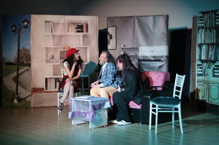 İncirliova’da "Oğluma Kız mı Yok" oyunu sahnelendi 