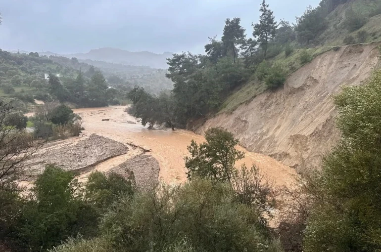 İncirliova’da sağanak sonrası 9 ev tahliye edildi 