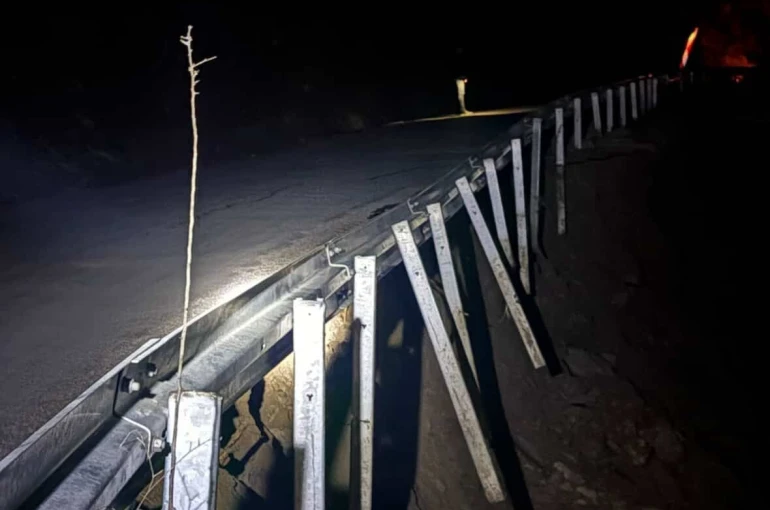 İncirliova’da yol çöktü, sürücülere uyarı yapıldı 