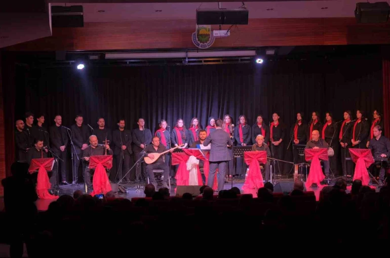 İnegöl Belediyesi THM Gençlik Korosu’ndan kulakların pasını silen konser 