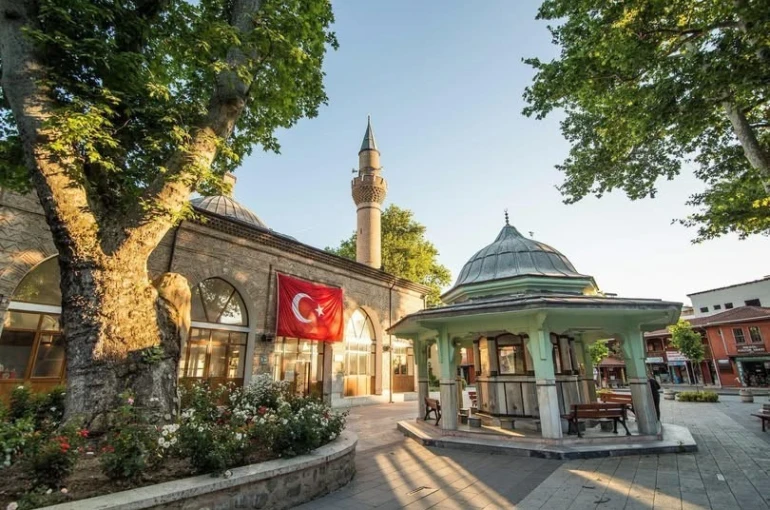 İnegöl Belediyesi’nden kandil ikramı 