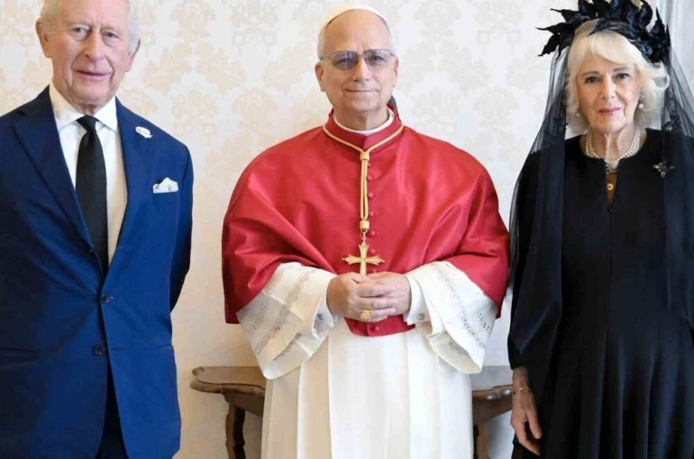 İngiltere Kralı ile Papa 491 yıl sonra ilk kez birlikte dua etti 