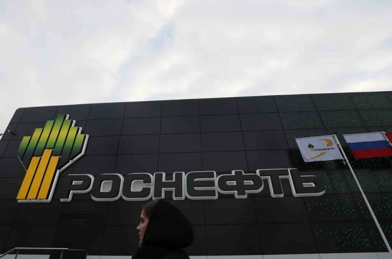 İngiltere’den Rus petrol şirketleri ve ortaklarına yaptırım 